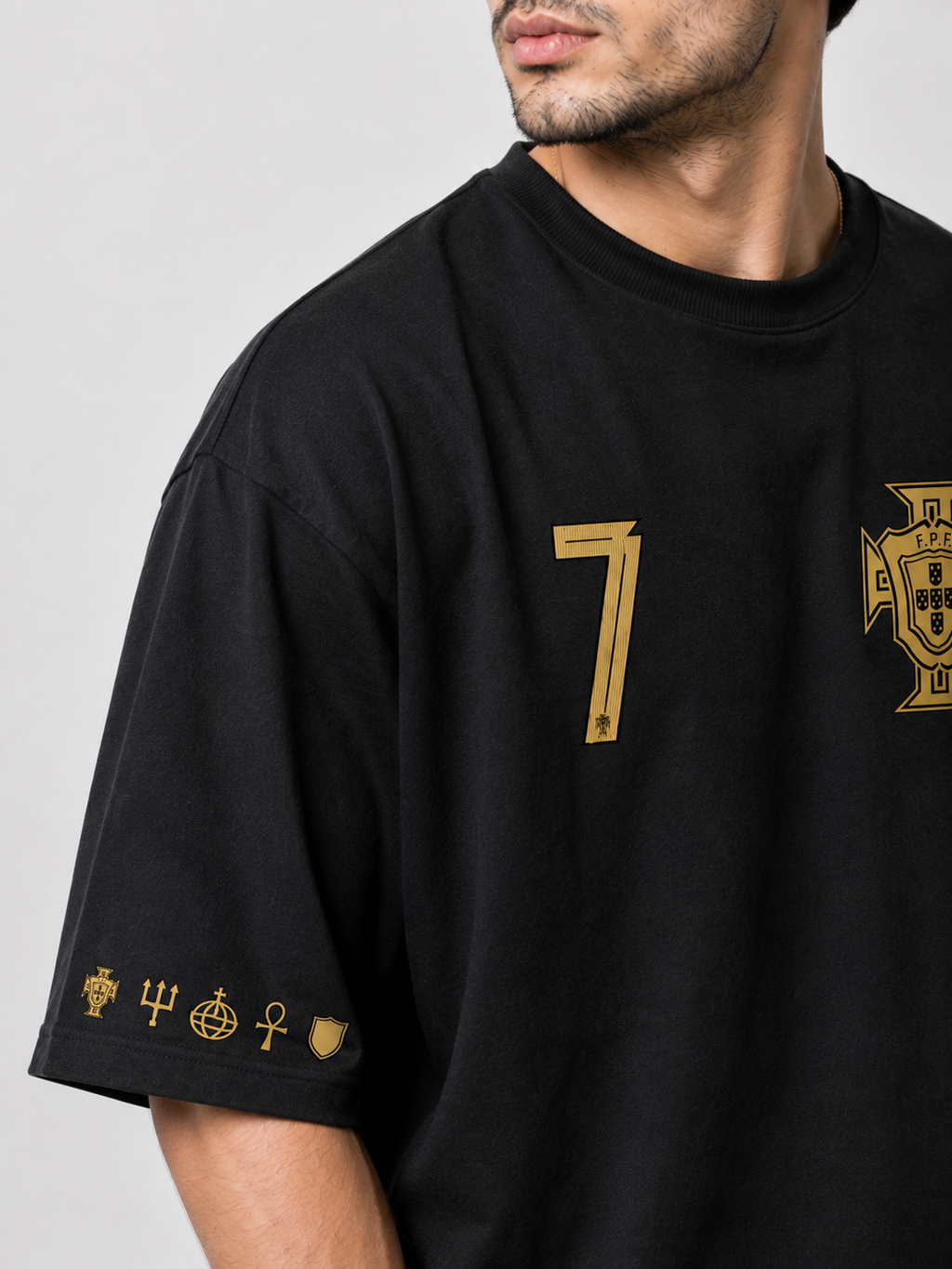 🇵🇹 Cristiano Ronaldo 7 Portugal Oversized T-Shirt – Black Gold Edition