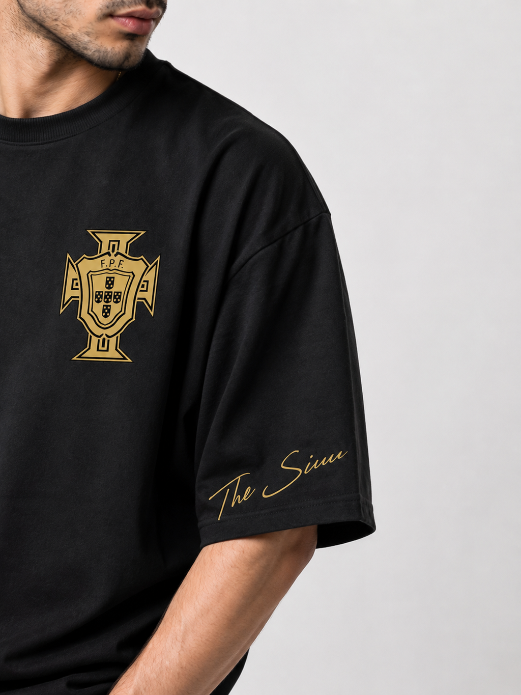 🇵🇹 Cristiano Ronaldo 7 Portugal Oversized T-Shirt – Black Gold Edition