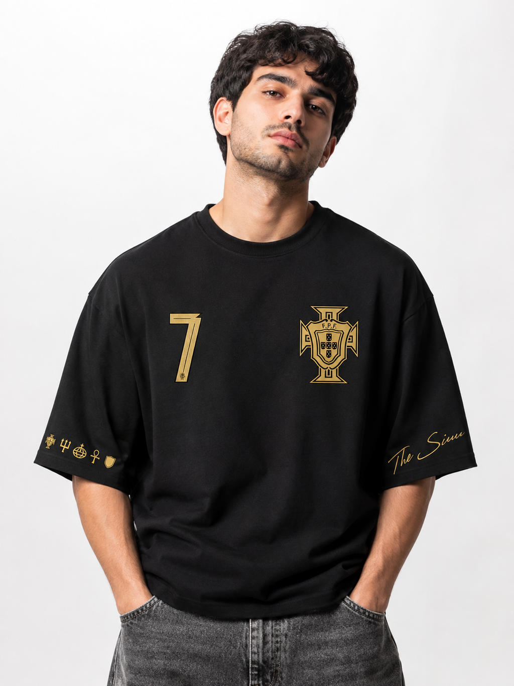 🇵🇹 Cristiano Ronaldo 7 Portugal Oversized T-Shirt – Black Gold Edition